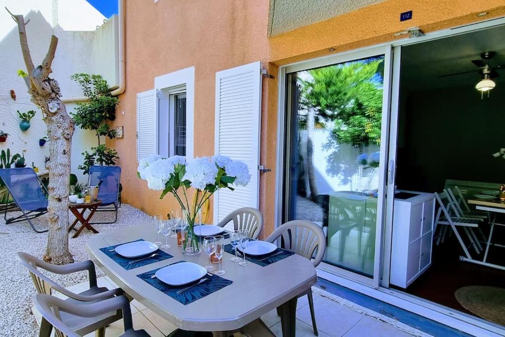 Le Marine Rez De Jardin Direct Plage Parking Prive Climatise Сет Екстер'єр фото